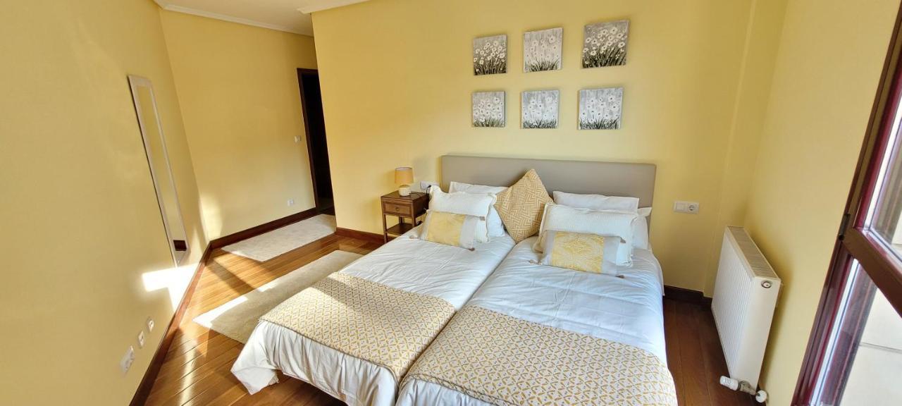 Cozy Yellow Home In Гечо Екстериор снимка