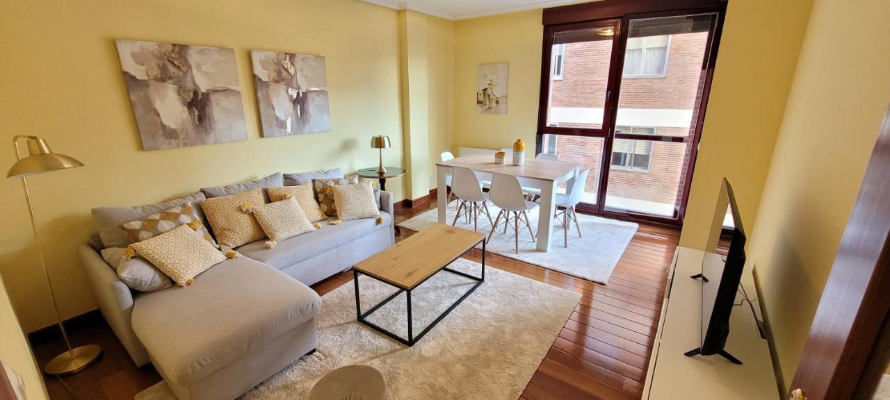 Cozy Yellow Home In Гечо Екстериор снимка